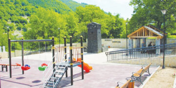 სო­ფელ სა­საშ­ში ეროვ­ნუ­ლი გმი­რის, ემ­ზარ ონი­ა­ნის სა­ხე­ლო­ბის სკვე­რი კე­თილ­მო­ე­წყო