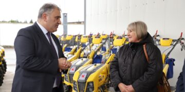 ემიგრაციიდანდაბრუნებულმოქალაქეებს, სახელმწიფოპროგრამისფარგლებში, ხელისტრაქტორებიგადაეცათ