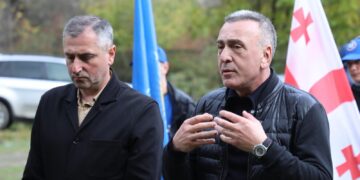 «ქართული ოცნების“ დელეგატი გოჩა ენუქიძე საარჩევნო კამპანიის ფარგლებში ონის მუნიციპალიტეტის მოსახლეობას შეხვდა (R)