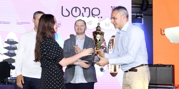 ალექსანდრე წულაძემ „სტუდფესტის“ პირველი ეტაპის გამარჯვებული სტუდენტები დააჯილდოვა