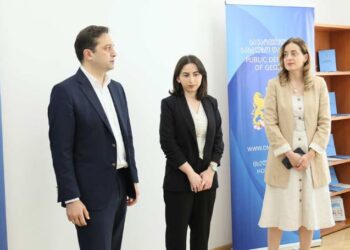 ამბროლაურში საქართველოს სახალხო დამცველმა რეგიონული ოფისი გახსნა და სამოქალაქო სექტორის წარმომადგენლებს უმასპინძლა