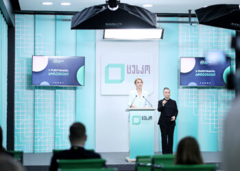 საარჩევნო უბნები გაიხსნა, კენჭისყრა დაწყებულია