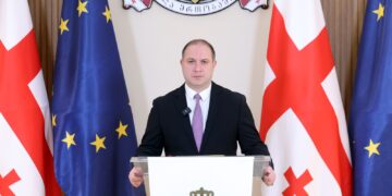 გივი მიქანაძე: „პრემიერ-მინისტრ ირაკლი კობახიძესთან კონსულტაციის საფუძველზე მიღებული იქნა გადაწყვეტილება – საგამონაკლისო წესით, ერთჯერადად, 2026-2027 სასწავლო წელს პირველ კლასში დარეგისტრირების შესაძლებლობა მიეცემათ ბავშვებს, რომელთაც 31 დეკემბრის ჩათვლით უსრულდებათ 6 წელი“