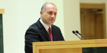 გივი მიქანაძე: „ჩვენთვის მნიშვნელოვანია სახელმწიფოებრივად მოაზროვნე, სათანადო ღირებულებების მქონე თაობის ჩამოყალიბება — ადამიანები, რომლებიც ერთდროულად იზრუნებენ საკუთარ განვითარებასა  და საზოგადოების კეთილდღეობაზე. სწორედ ამას ემსახურება ზოგადი განათლების სისტემის რეფორმა‘‘