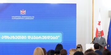 გივი მიქანაძემ სასკოლო კონკურსის „როცა აფხაზეთში დავბრუნდები“ გამარჯვებული მოსწავლეები დააჯილდოვა